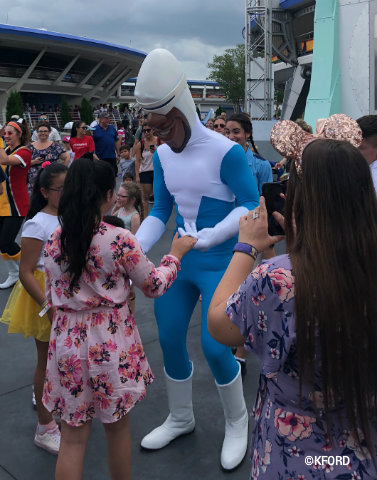 disney-incredible-tomorrowland-expo-super-party-time-frozone.jpg