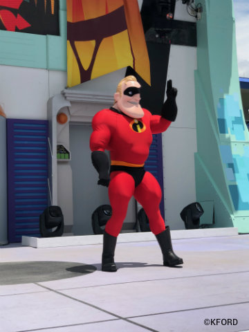 disney-incredible-tomorrowland-expo-super-party-time-mr-incredible.jpg